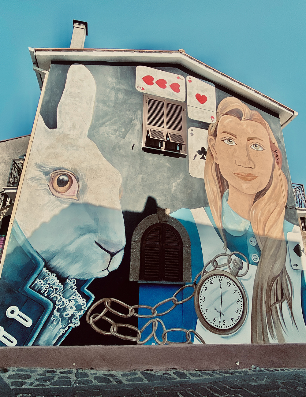 murales alice nel paese delle meraviglie
