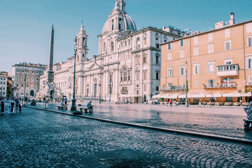 piazza Navona con sullo sfondo la fontana dei quattro fiumi